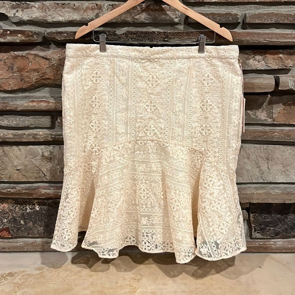 Rachel Parcell Beige Swan Floral Embroidered Flounce Skirt